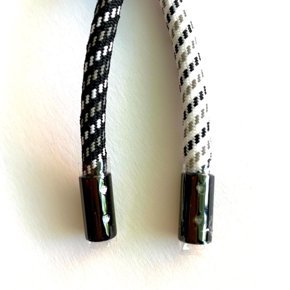 NEW🌟LULULEMON 2 PIECE COMBO SMALL TOWEL & YOU HOLD THE KEYCHAIN ACCESSORIES BNWT - Picture 6 of 7